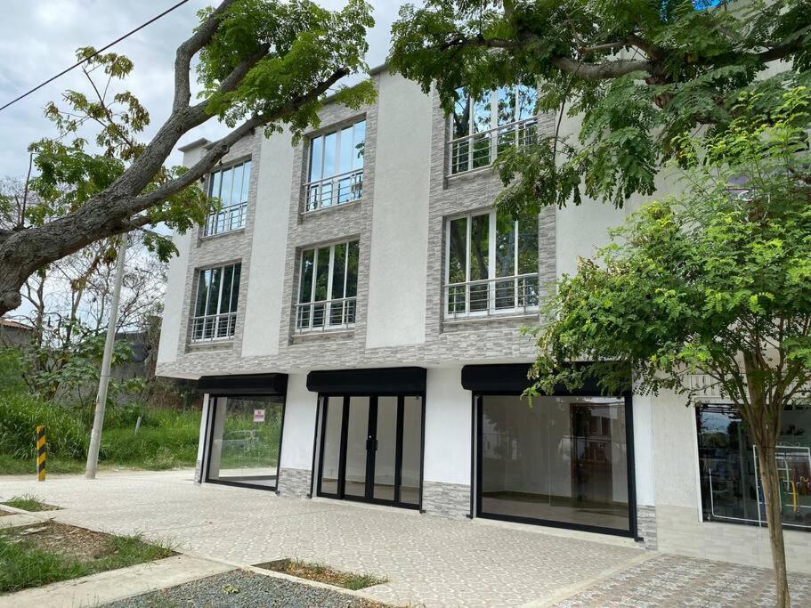 Apartamento con estacionamiento Buga Exterior foto